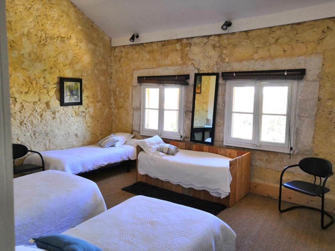 Chambre D'Hotes Au Domaine Du Soleil Couchant Saint-Andre-de-Roquelongue Room photo